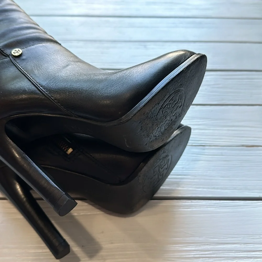 Tory Burch Black Tall Kasey Heeled Smooth Leather Boots Logo size 5.5